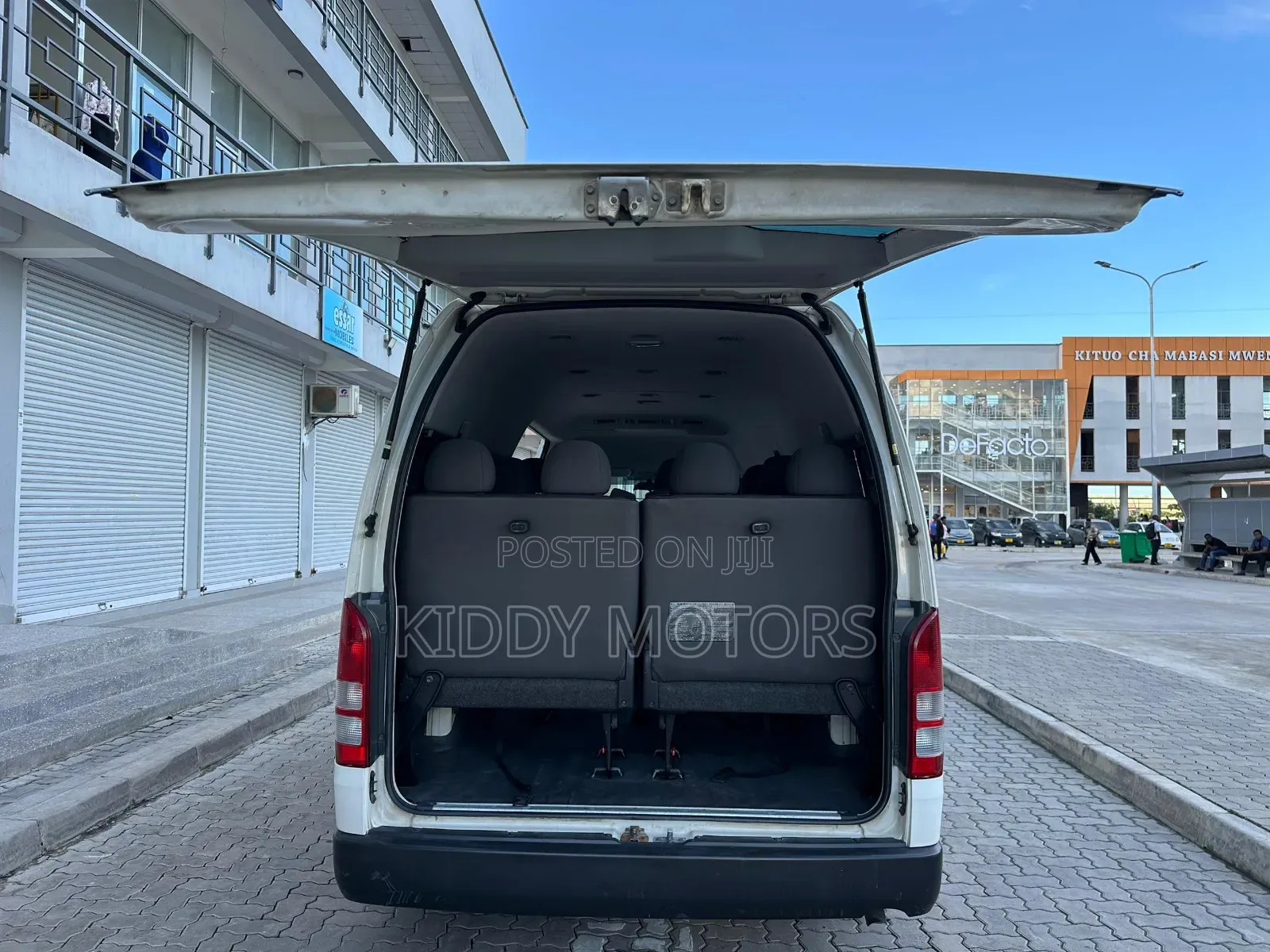 Toyota HiAce 2015 White