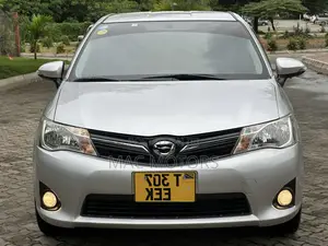 Toyota Corolla Fielder 1.5 Petrol FWD 2014 Silver