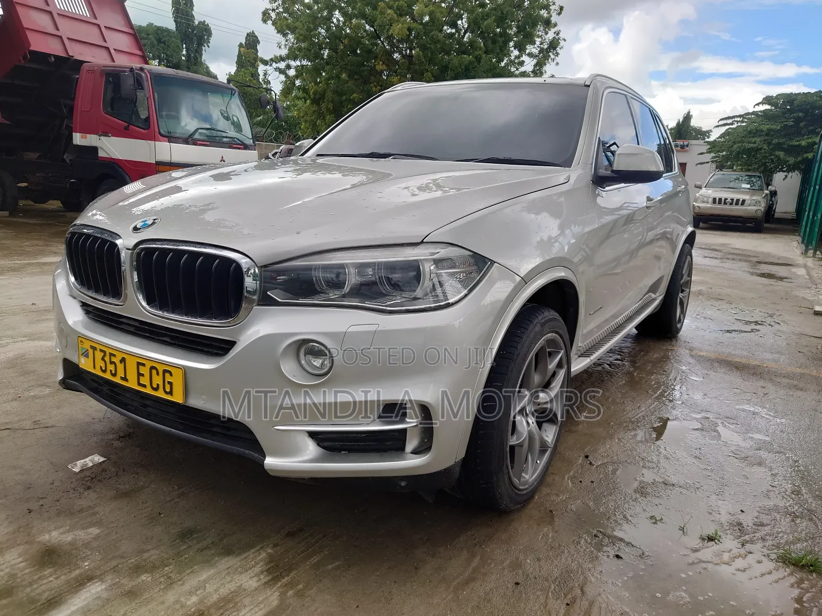 BMW X5 xDrive35i Premium AWD (3.0L 6cyl 8A) 2012 Gold