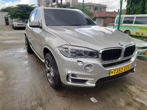 BMW X5 xDrive35i Premium AWD (3.0L 6cyl 8A) 2012 Gold