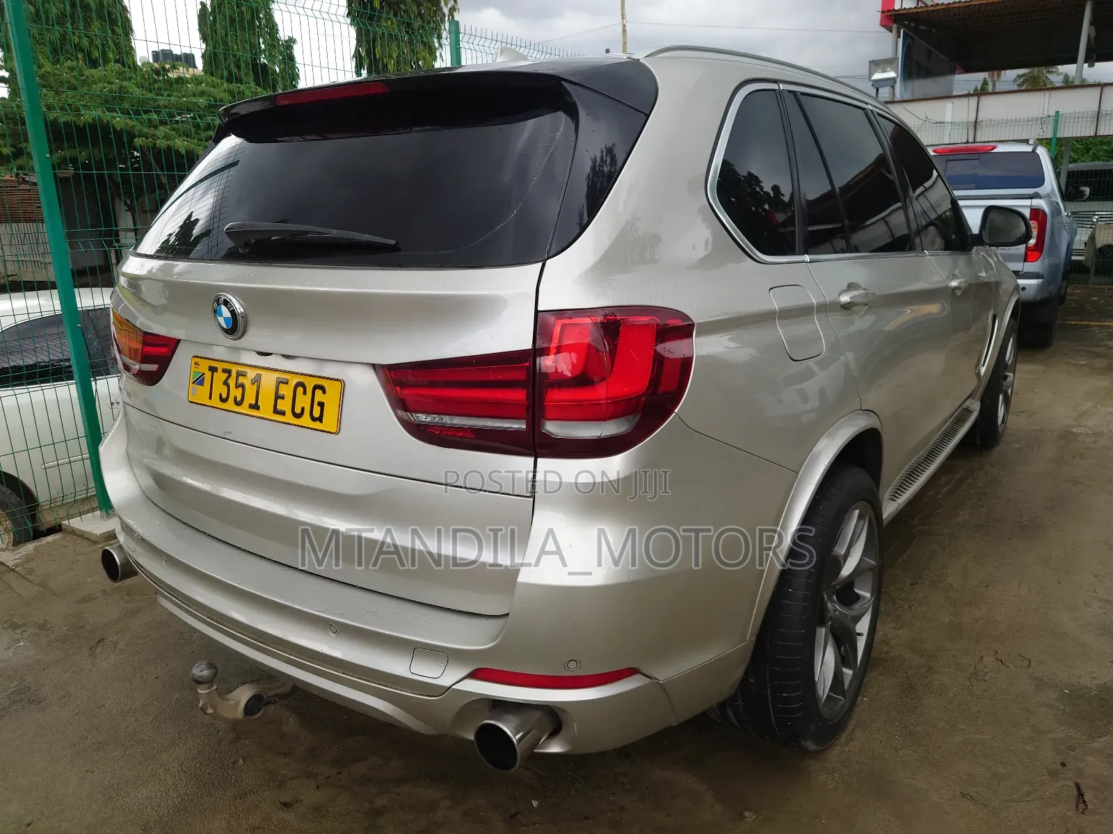 BMW X5 xDrive35i Premium AWD (3.0L 6cyl 8A) 2012 Gold