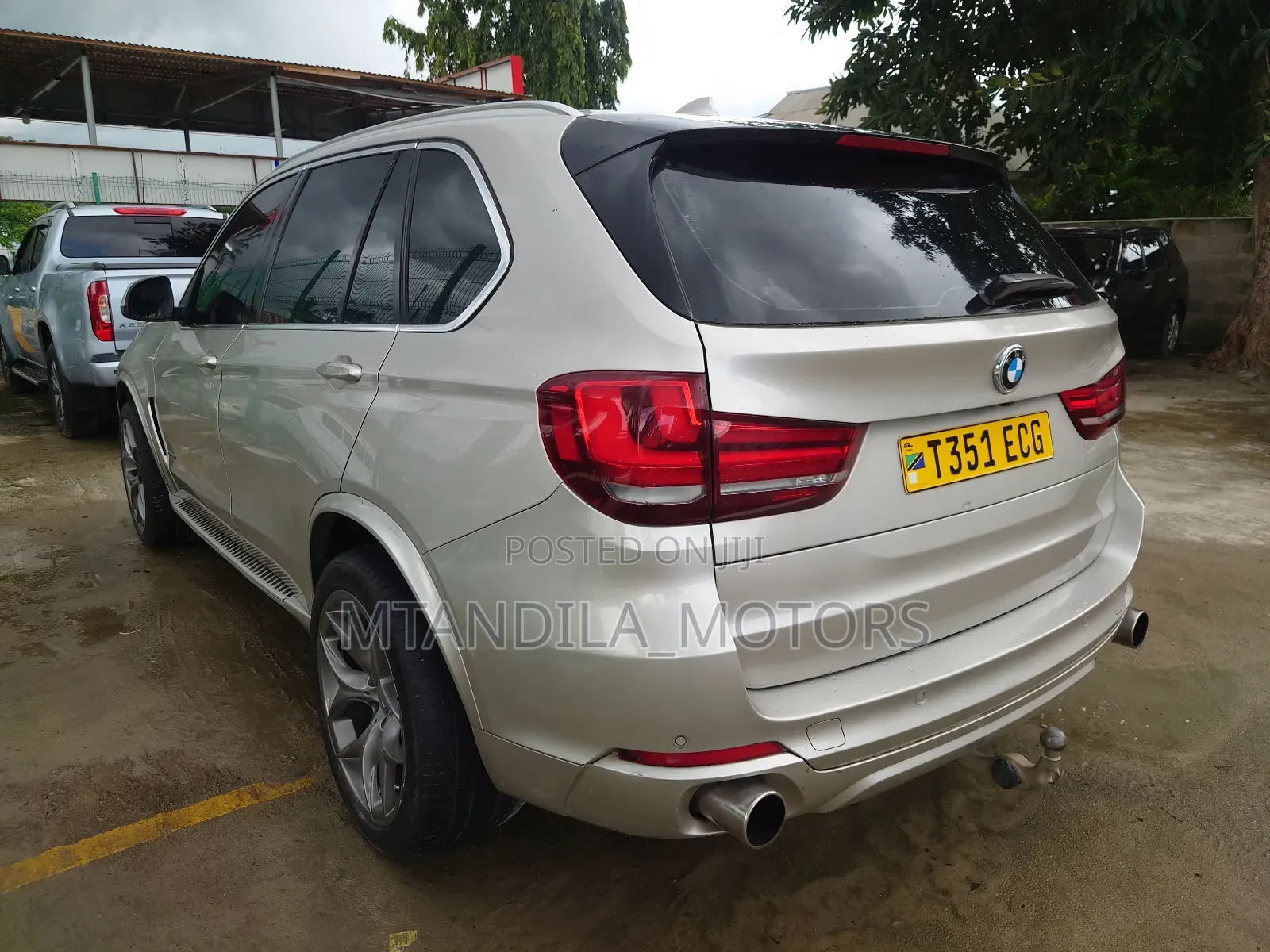 BMW X5 xDrive35i Premium AWD (3.0L 6cyl 8A) 2012 Gold