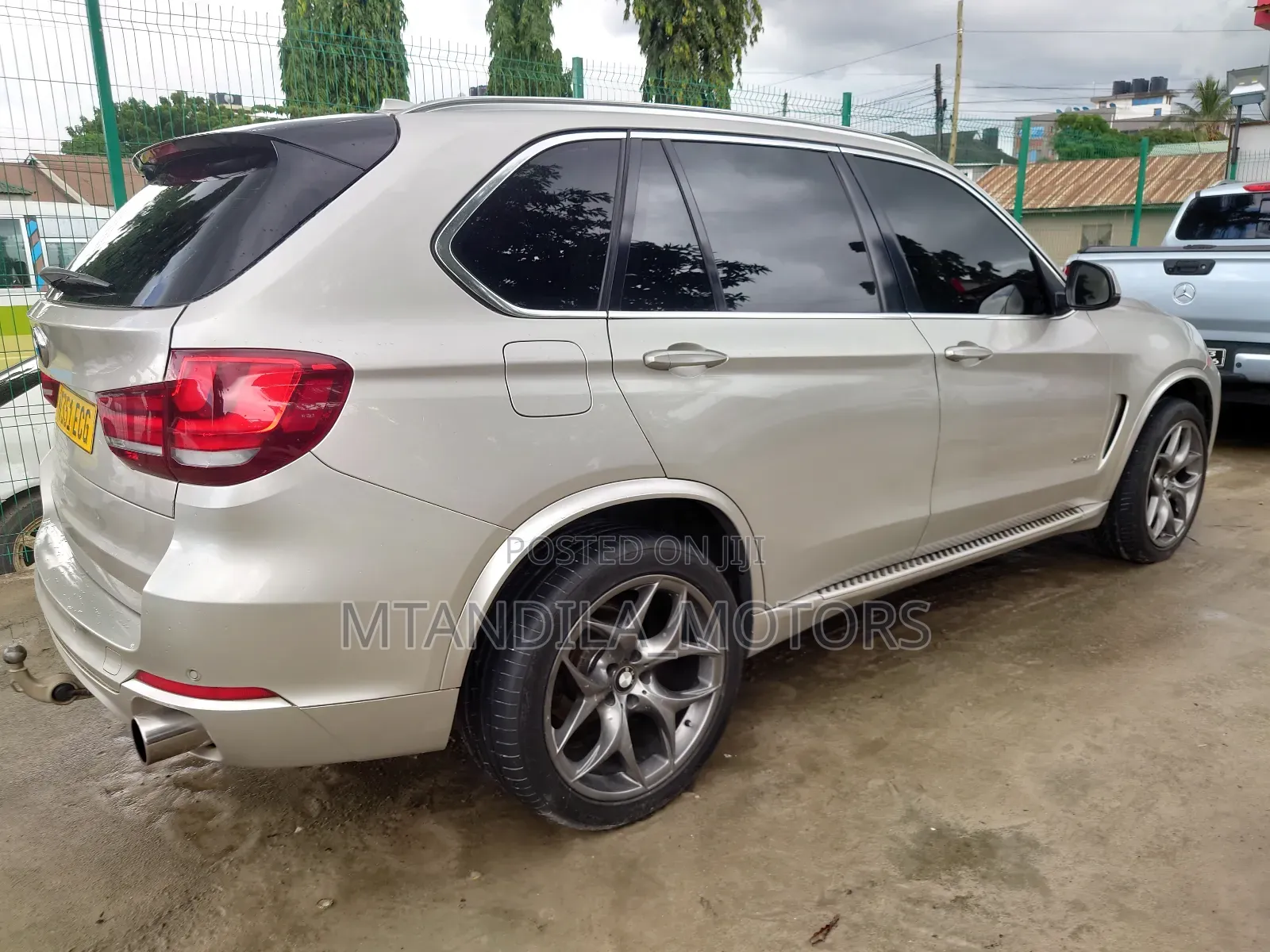 BMW X5 xDrive35i Premium AWD (3.0L 6cyl 8A) 2012 Gold