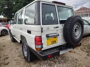 Toyota Land Cruiser Prado 2024 White