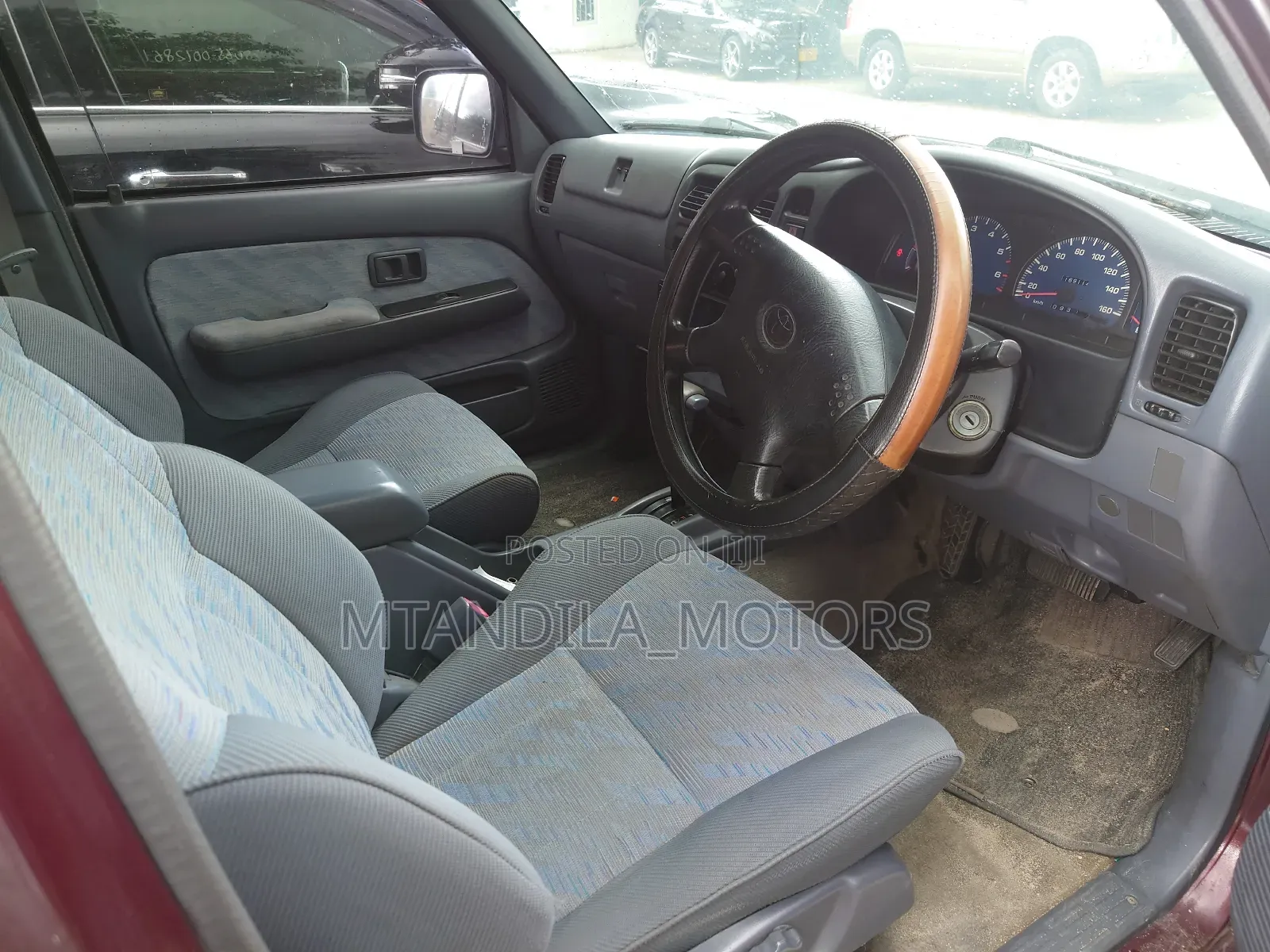 Toyota Hilux 2000 Purple