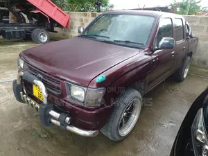 Toyota Hilux 2000 Purple
