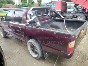 Toyota Hilux 2000 Purple