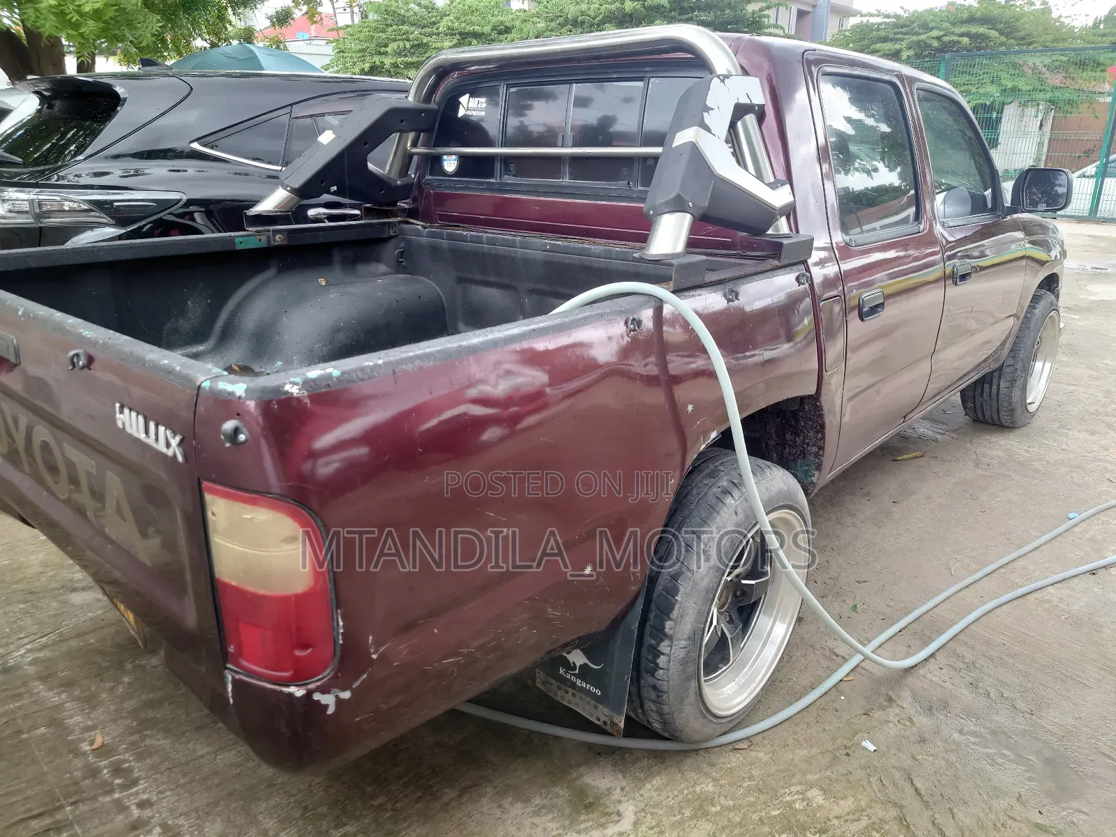 Toyota Hilux 2000 Purple