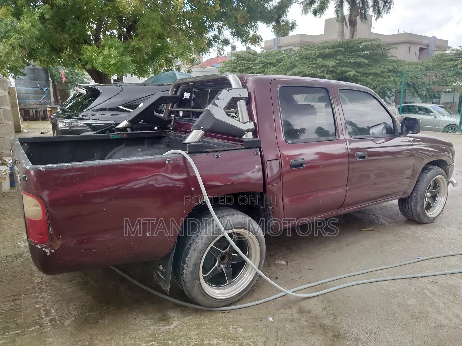 Toyota Hilux 2000 Purple