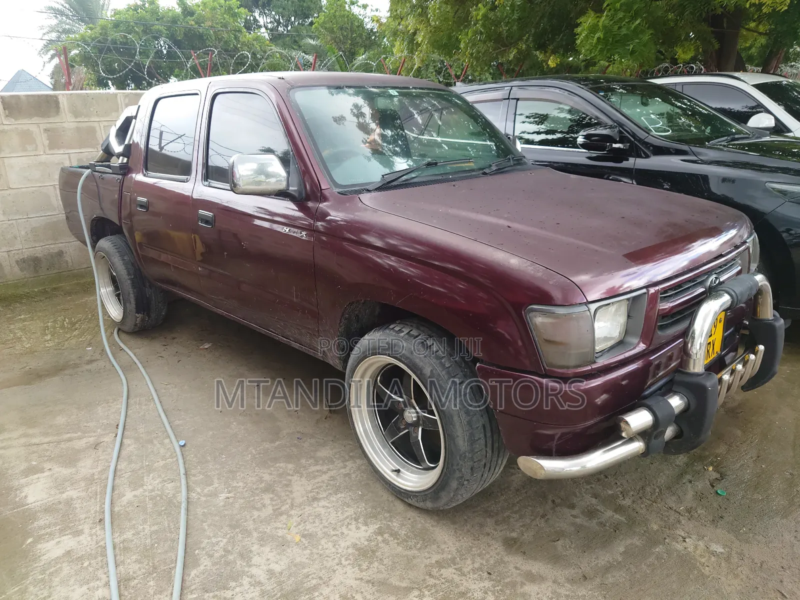 Toyota Hilux 2000 Purple