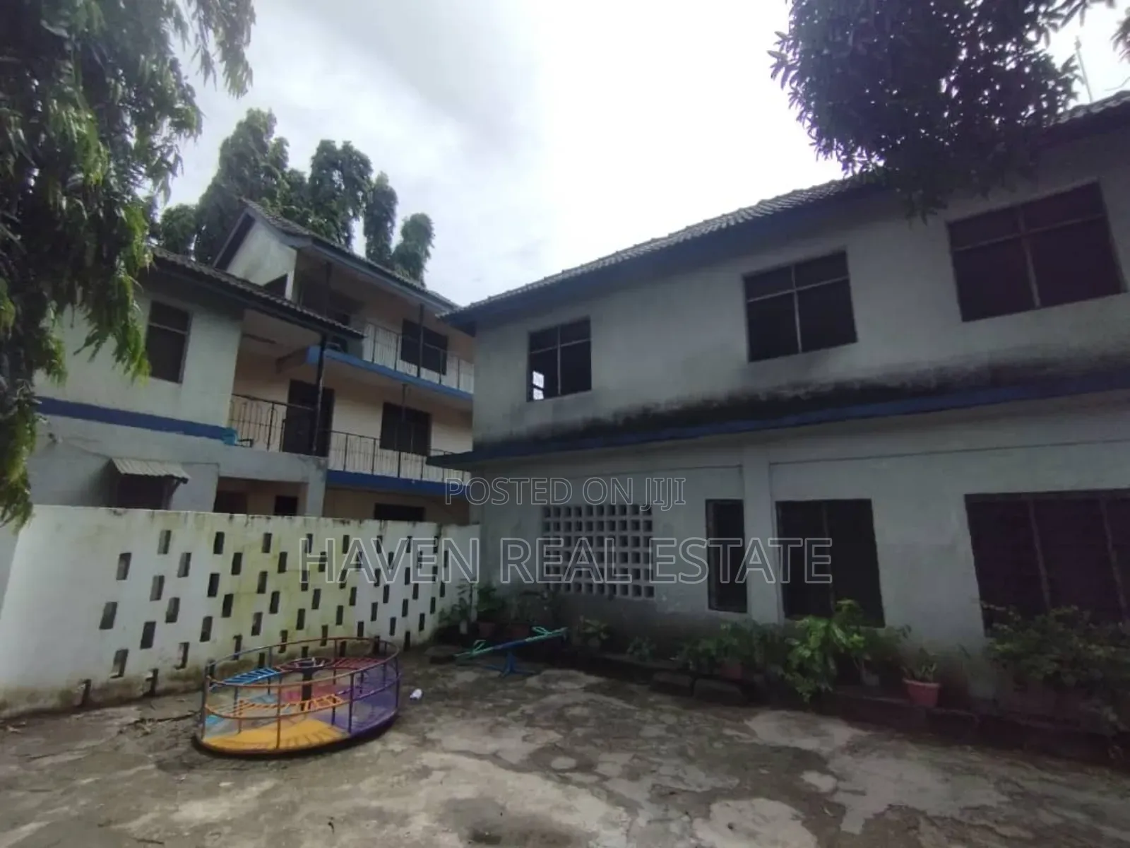 10bdrm House in Kimala for sale
