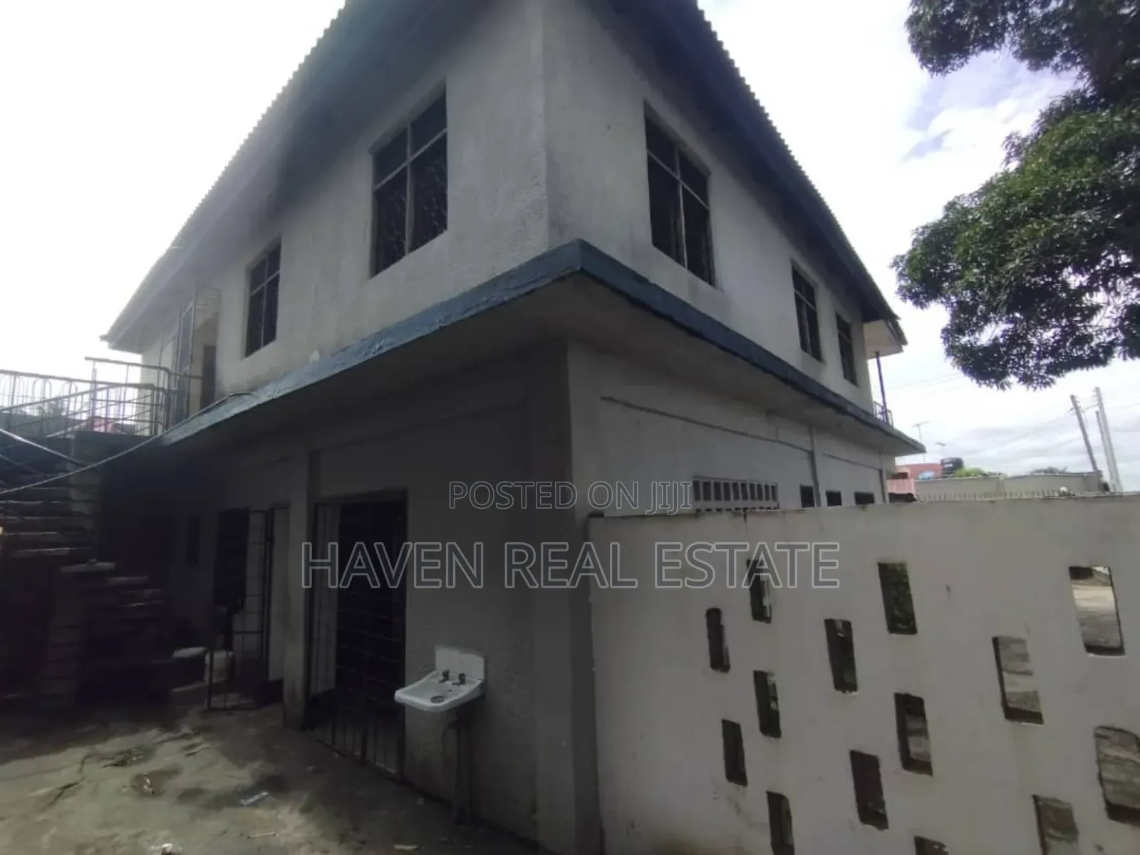 10bdrm House in Kimala for sale
