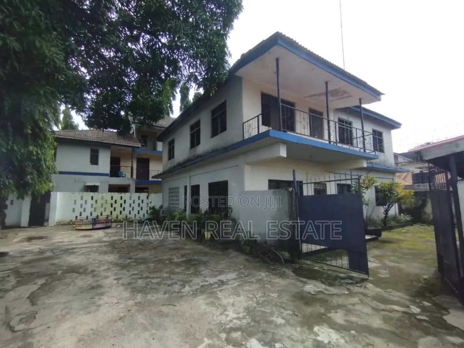 10bdrm House in Kimala for sale
