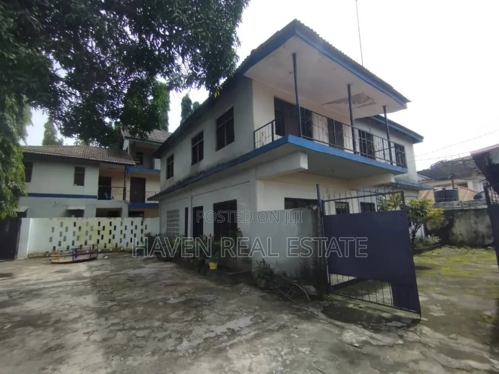 10bdrm House in Kimala for sale