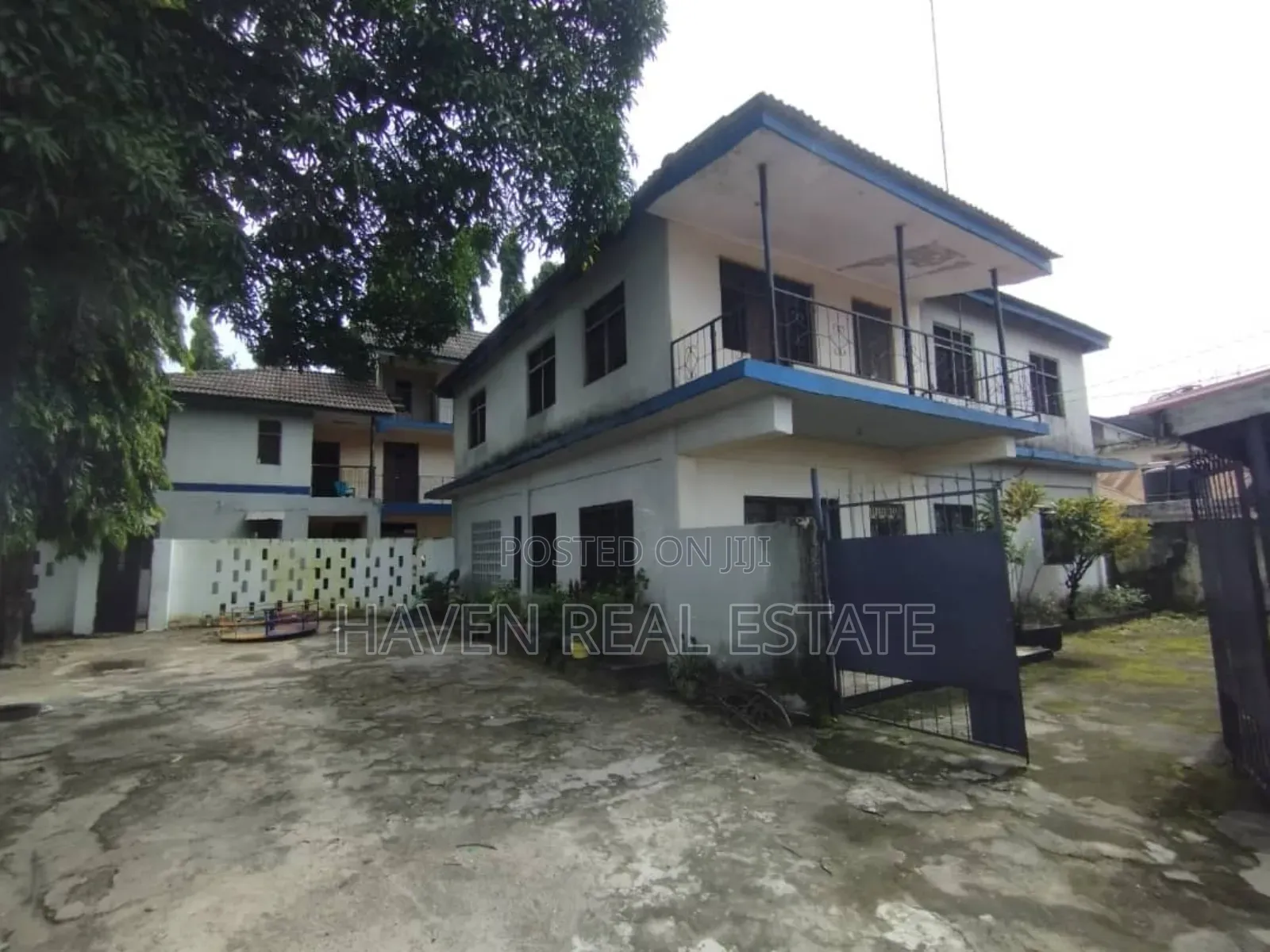 10bdrm House in Kimala for sale