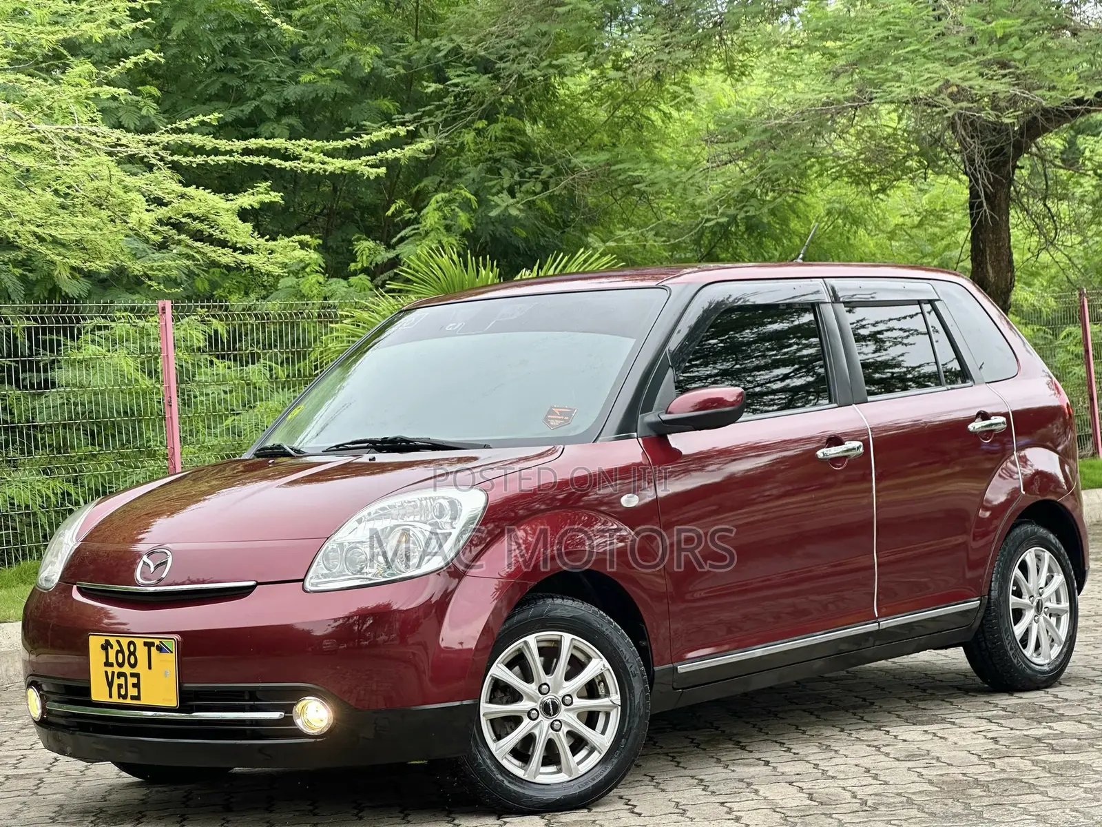 Mazda Verisa 2011 Burgundy