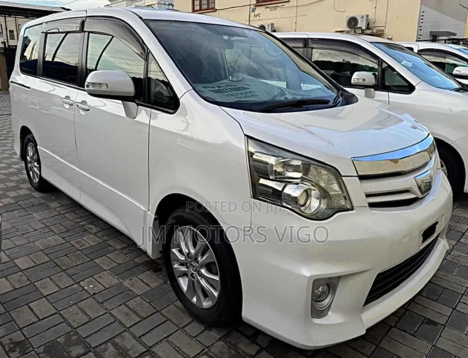 Toyota Noah 2012 White