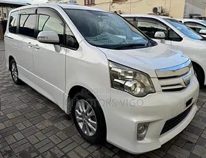 Toyota Noah 2012 White