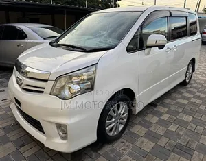 Toyota Noah 2012 White