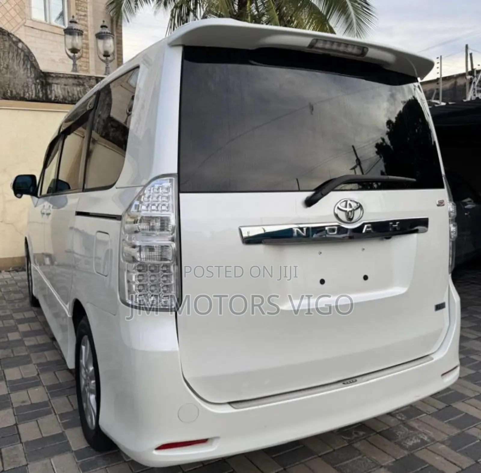Toyota Noah 2012 White
