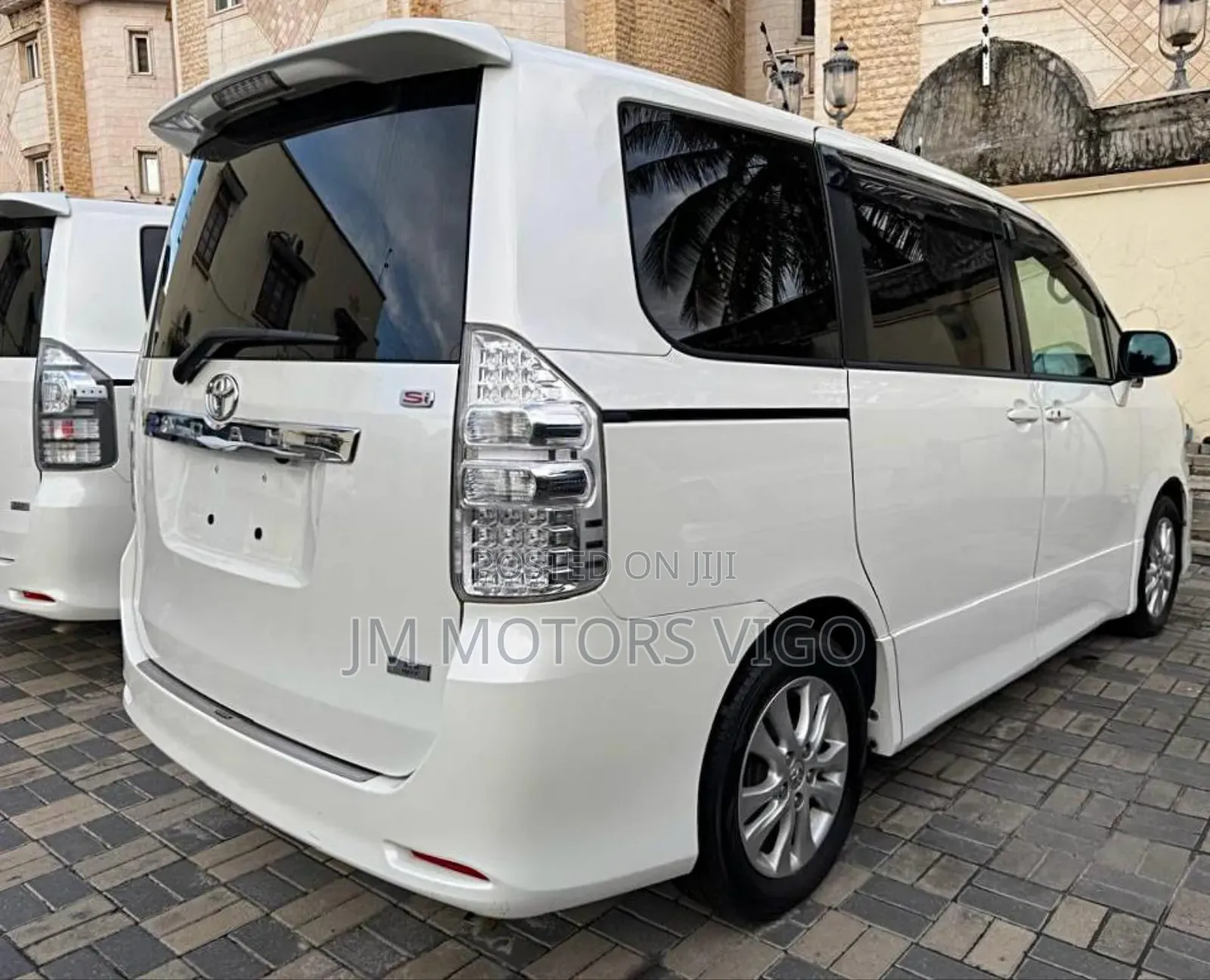 Toyota Noah 2012 White