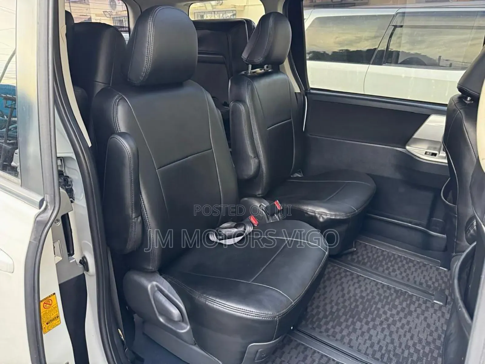 Toyota Voxy 2012 Pearl