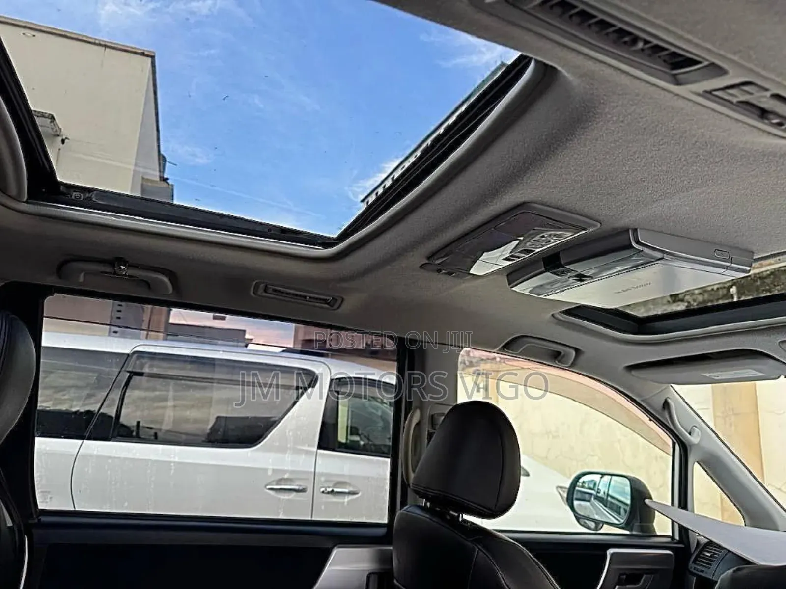 Toyota Voxy 2012 Pearl