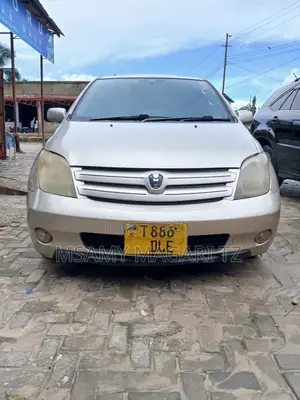 Toyota IST 2003 Gold
