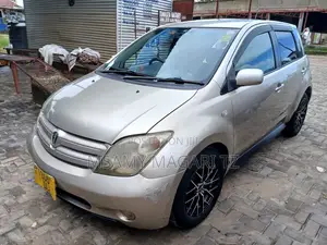 Toyota IST 2003 Gold