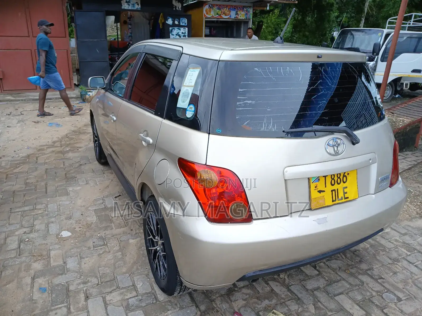 Toyota IST 2003 Gold