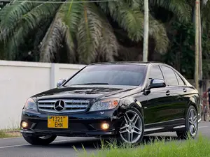 Photo - Mercedes-Benz C-Class C 180 CGI BlueEFFICIENCY (W204) 2009 Black