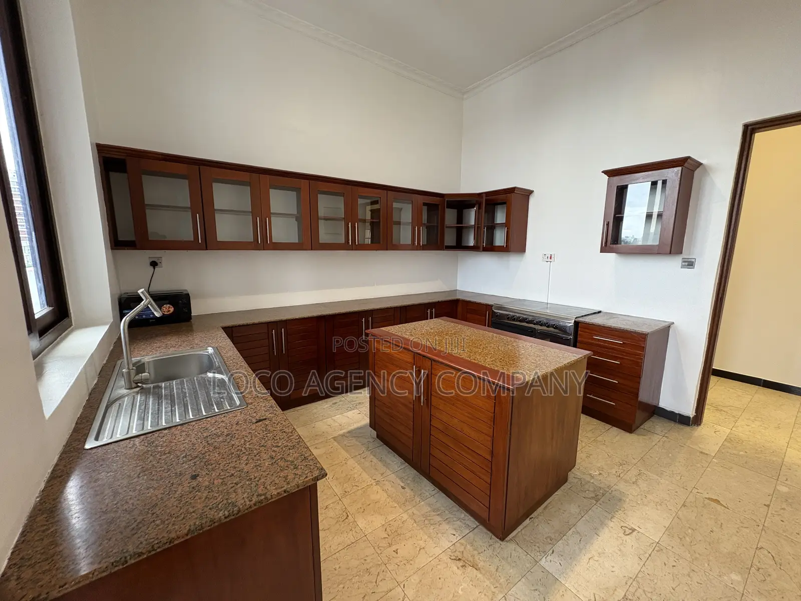 Furnished 3bdrm Penthouse in Trusted Real Estate, Mikocheni for rent