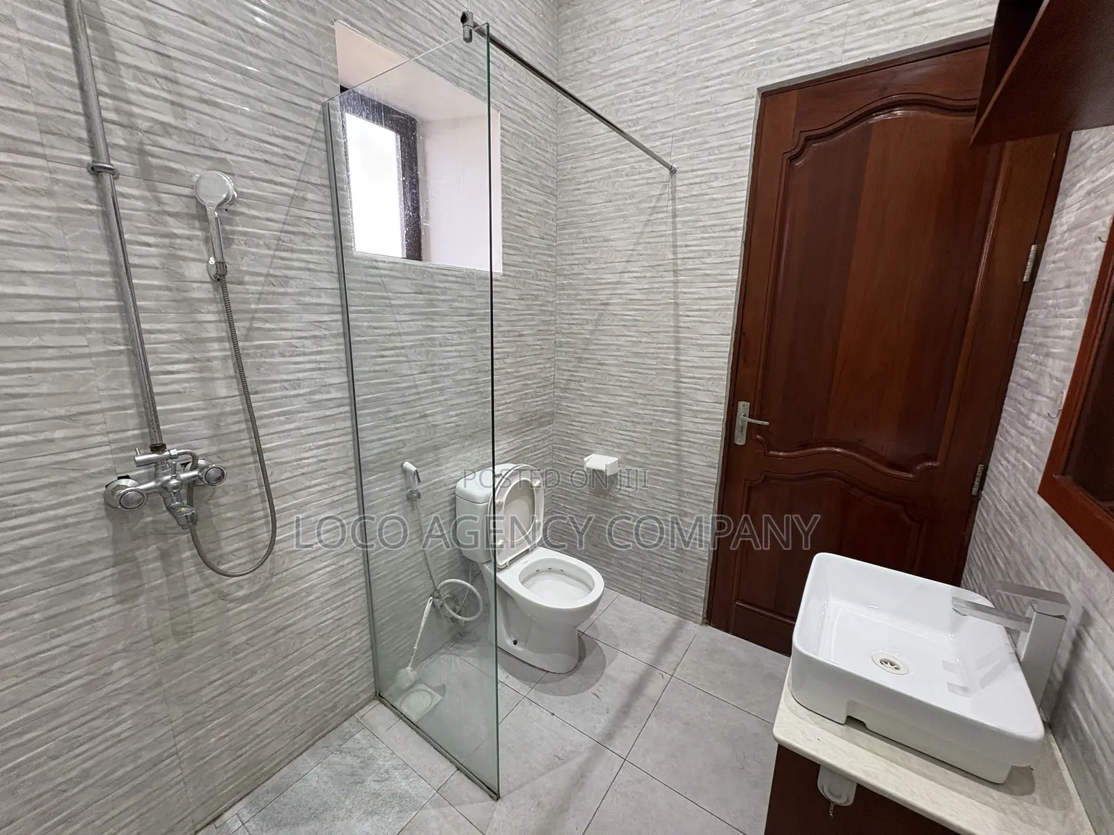 Furnished 3bdrm Penthouse in Trusted Real Estate, Mikocheni for rent