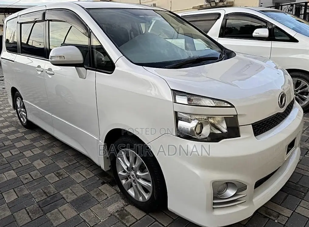 Toyota Voxy 2012 White
