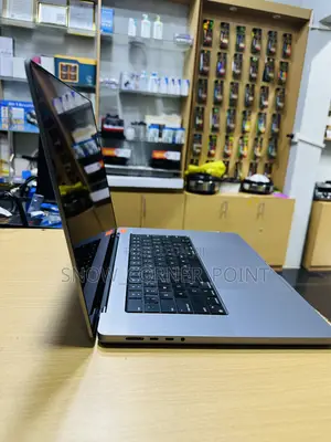 Laptop Apple MacBook Pro 2021 M1 32GB Apple M1 Pro SSD 1T