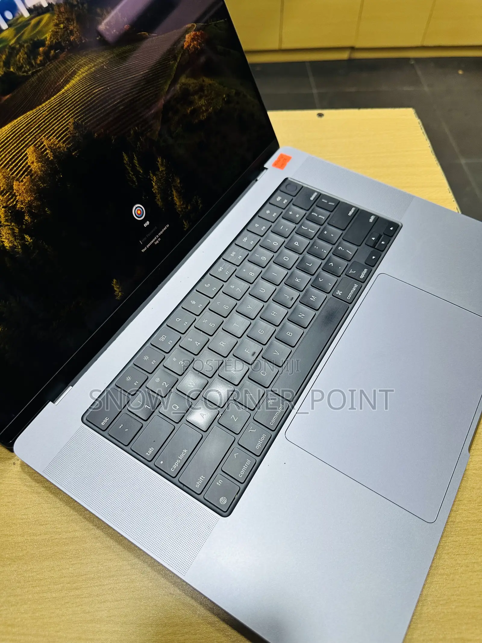 Laptop Apple MacBook Pro 2021 M1 32GB Apple M1 Pro SSD 1T
