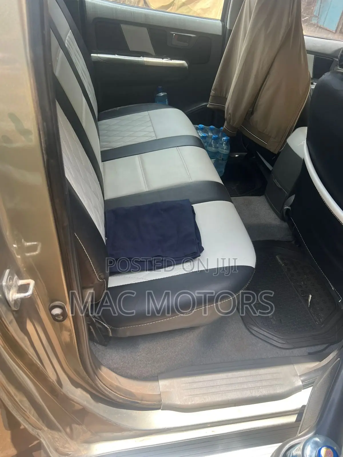 Toyota Hilux 2.5 D-4D 4X4 SRX 2010 Beige