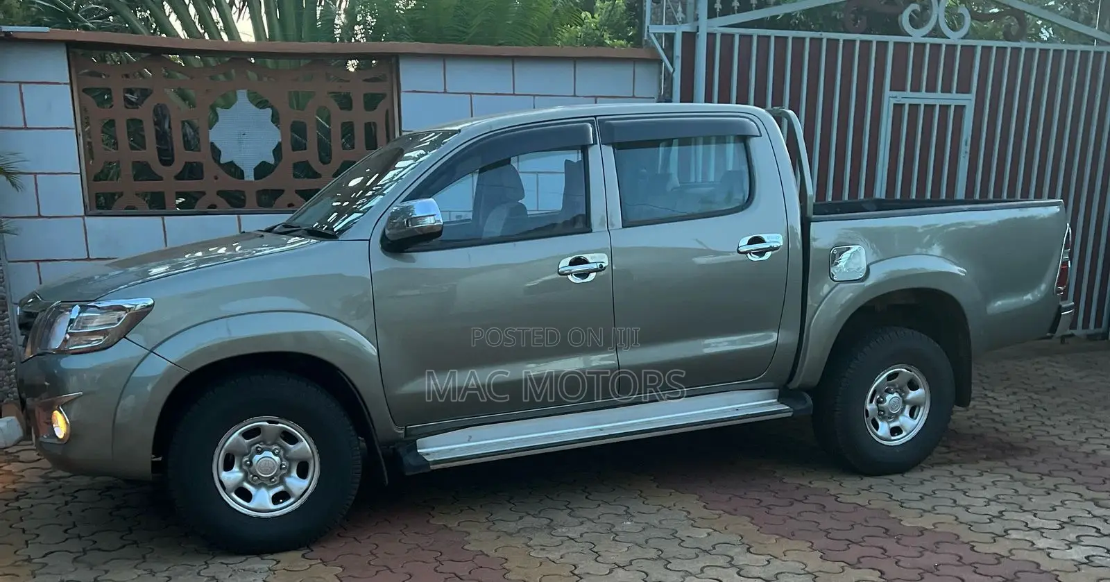 Toyota Hilux 2.5 D-4D 4X4 SRX 2010 Beige