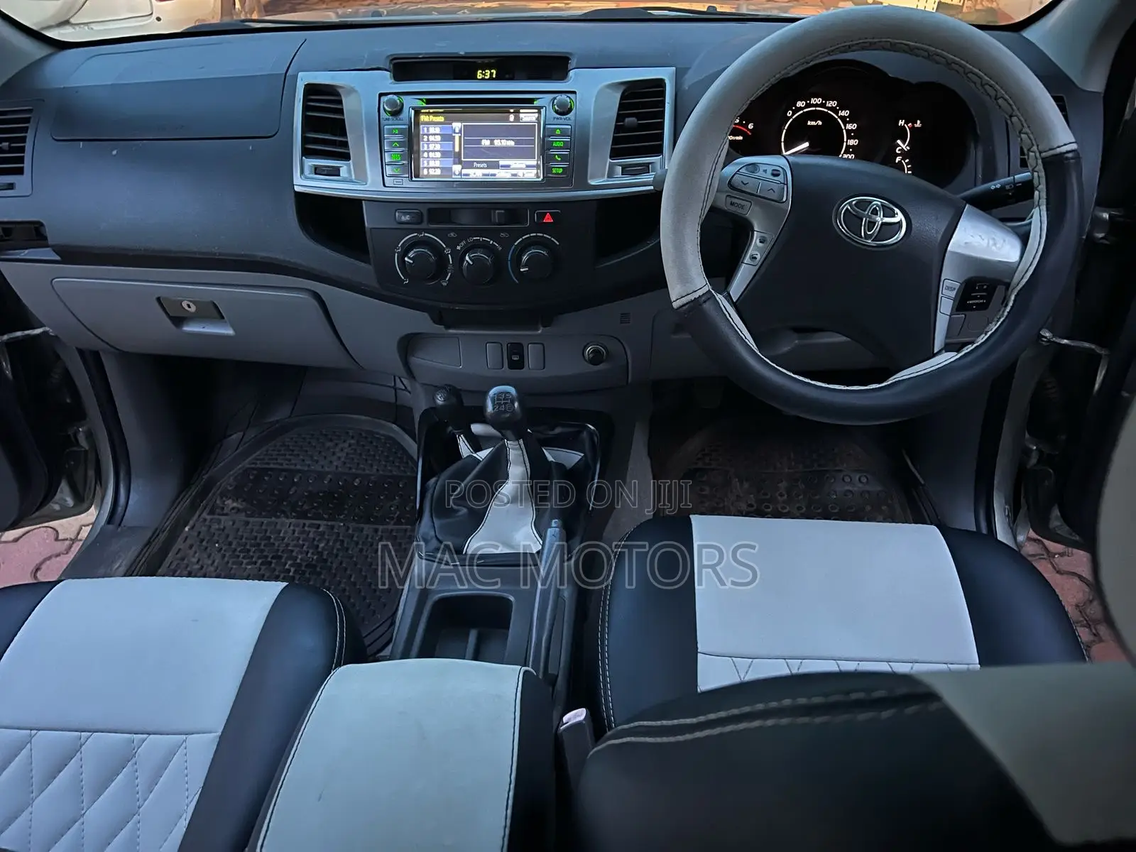 Toyota Hilux 2.5 D-4D 4X4 SRX 2010 Beige