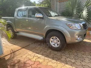 Toyota Hilux 2.5 D-4D 4X4 SRX 2010 Beige