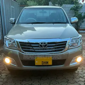 Toyota Hilux 2.5 D-4D 4X4 SRX 2010 Beige