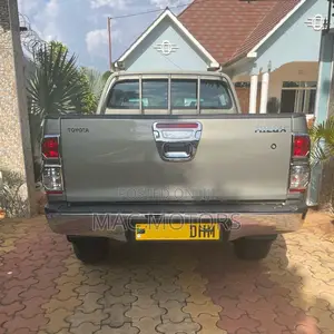Toyota Hilux 2.5 D-4D 4X4 SRX 2010 Beige