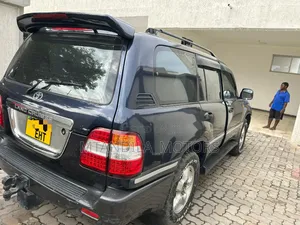 Toyota Land Cruiser HDJ 100 2000 Blue