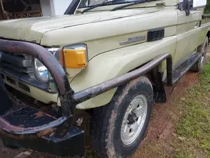 Toyota Land Cruiser 2002 Gold