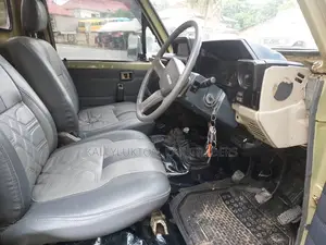 Toyota Land Cruiser 2002 Gold