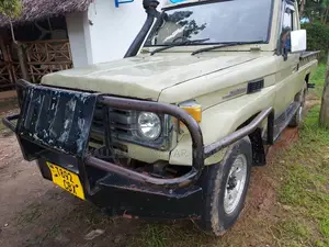 Toyota Land Cruiser 2002 Gold
