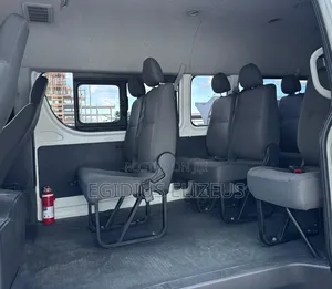 Toyota HiAce 2015 White