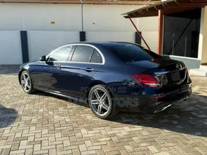 Mercedes-Benz E200 2017 Blue