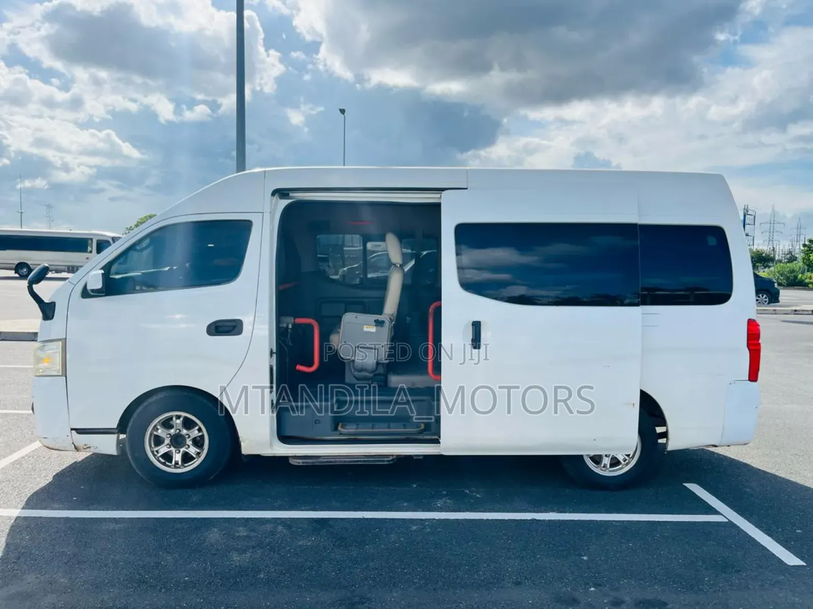 Nissan Caravan (Urvan) 2017 White