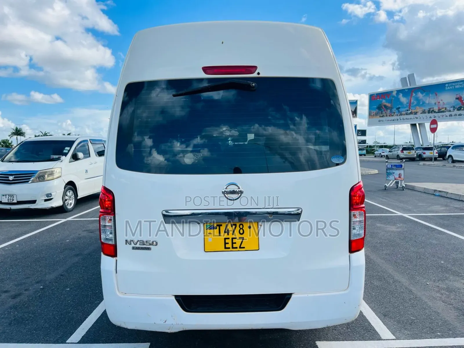 Nissan Caravan (Urvan) 2017 White